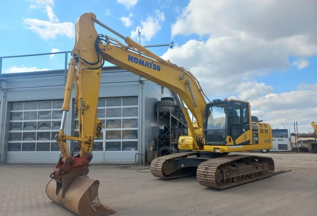 Komatsu PC210 Komatsu PC210